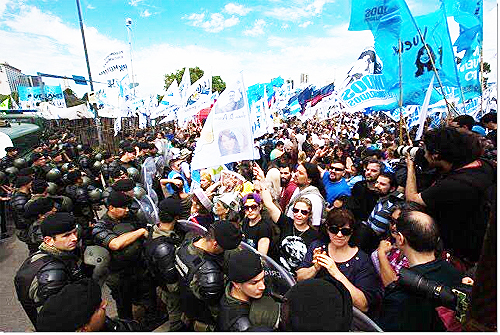 pueblogendearmes-500-max